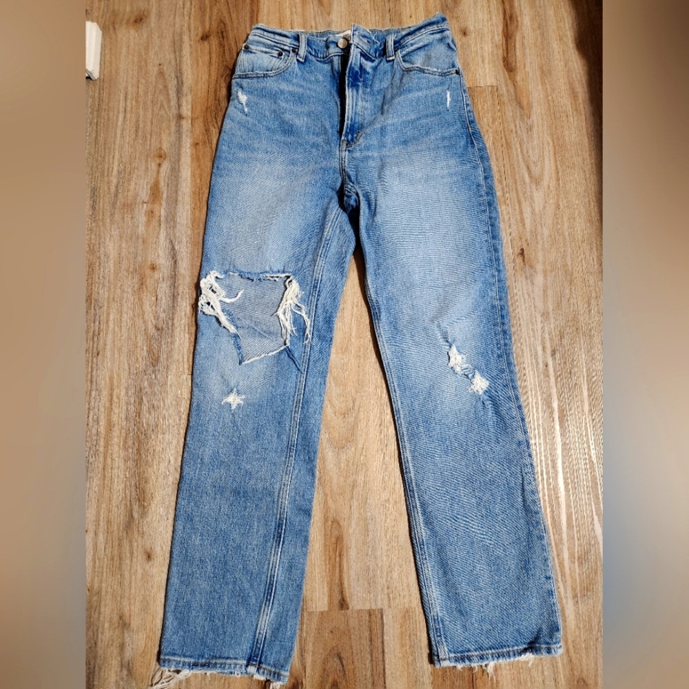Abercrombie & Fitch- The 90's straight Ultra High Rise